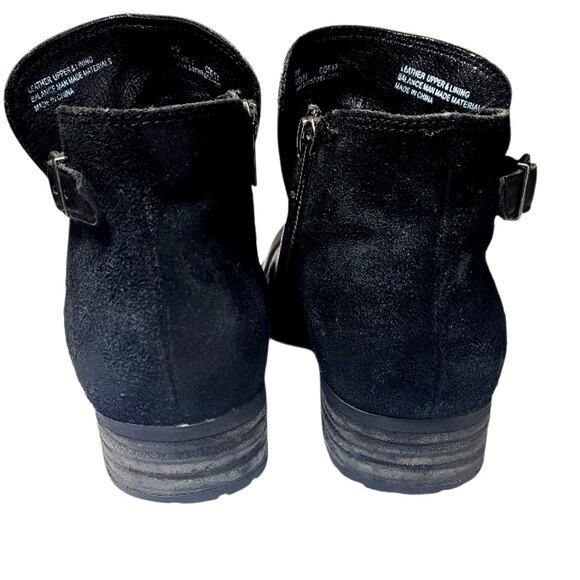 Born women's Black on Black Suede Leather Ankle Boots Side Zip Buckle Accent 8M - Picture 3 of 8